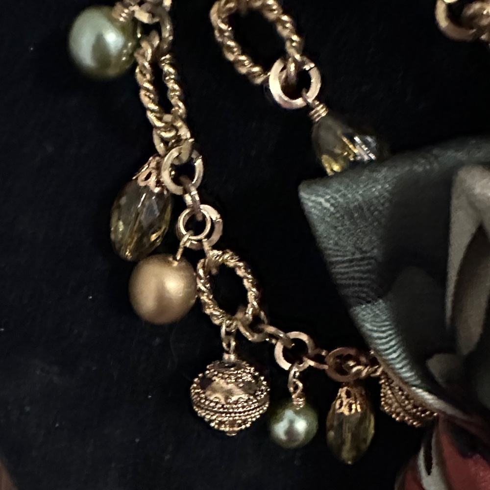 Elegant Multicolor Brooch Necklace - Picture 4 of 7